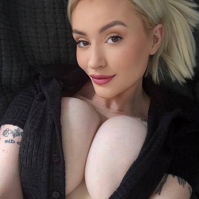 Elena 🍒 (elena.raye) Profile Photo Added 2025-02-05