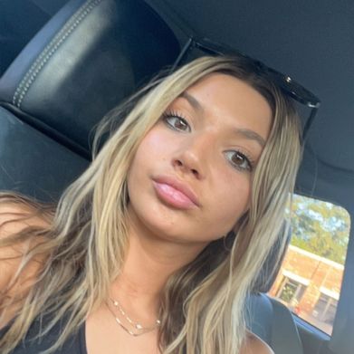 Emily (emilyyyy888) Profile Photo Added 2024-08-21