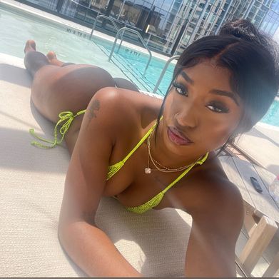 Paris 🪽 (pinkpariss222) Header Photo Added 2025-04-02