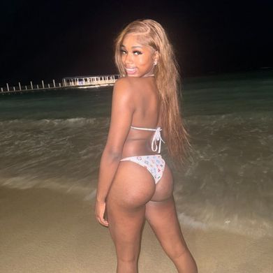 Royalty Nicole 🫦 (royaltyamoura) Profile Photo Added 2025-04-22