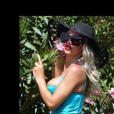 Liana (liana29li) Header Photo Added 2024-08-17