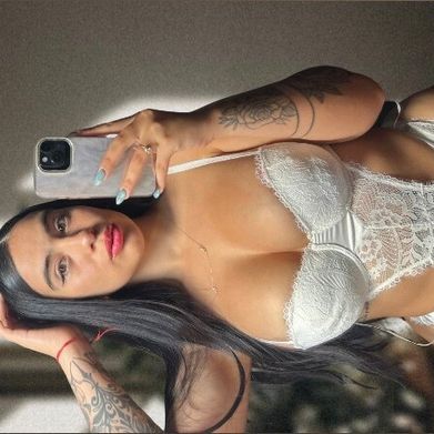 🎁✨🎄𝐒𝐎𝐏𝐇𝐈𝐄 🎄✨🎁 (latinnhot777) Header Photo Added 2025-12-04