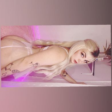 QueenStephanie👑 (queenstephanie1) Header Photo Added 2025-09-25