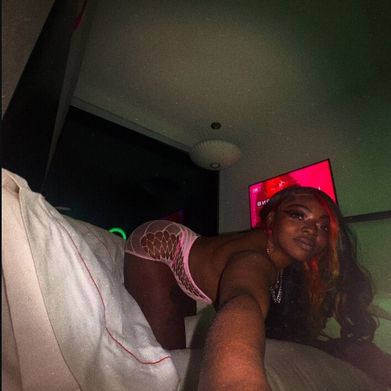 𝕸𝖆𝖗𝖆 🍨🎀 (queeenmara) OnlyFans Profile Image