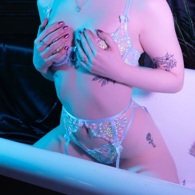 Bleu Rose (bleurosexo) Header Photo Added 2025-04-16