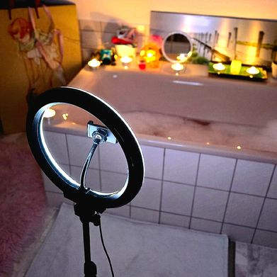 Aurora👩🏻‍⚕️💉 (nurse.aurora) Header Photo Added 2025-05-06