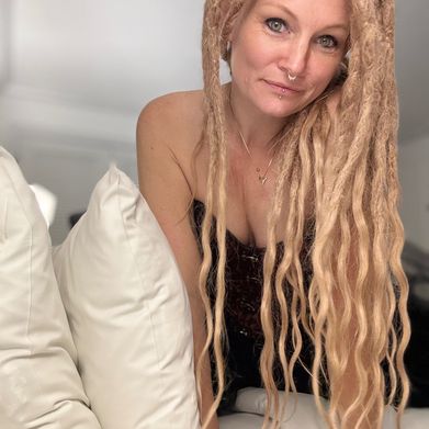 Julie Embers (julieembers) Profile Photo Added 2025-02-03