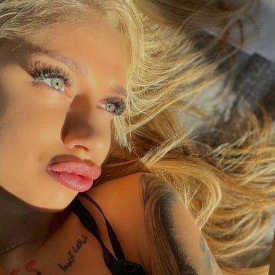 𝐌𝐢𝐤𝐚𝐞𝐥𝐚 𝐄𝐧𝐜𝐡𝐞𝐯𝐚 (mikabella.fox) Profile Photo Added 2025-10-24