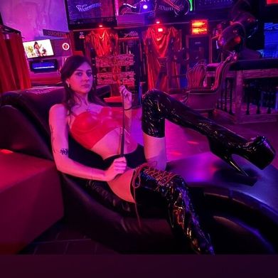 Maria Costa 👑✨ (yourpetiteaddiction) Header Photo Added 2025-11-20