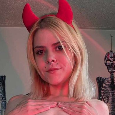 Blazed Baddie 💜 NO PPV ✨️ (lavenderqueen420) Profile Photo Added 2024-10-08