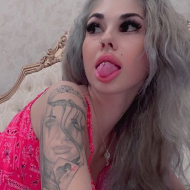 SarahStrip (sarahstrip) Header Photo Added 2024-06-02