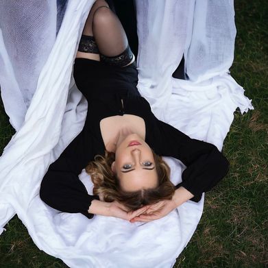 Charlotte Lily (imcharlottelily) Header Photo Added 2025-10-24