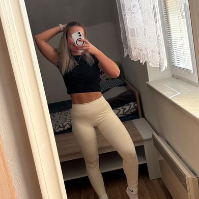 Káťa 💛 (blondata.kata) Header Photo Added 2025-10-30