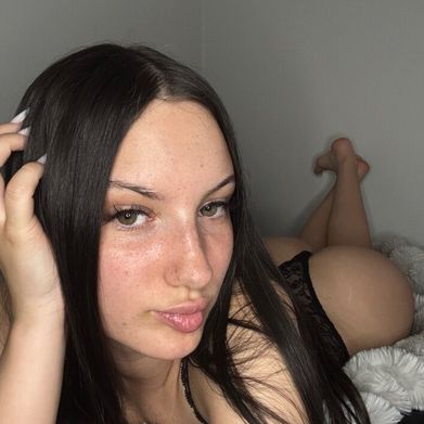 Lucie 🍒 (lucie_vanille) Header Photo Added 2025-10-10