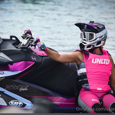 Valentina Lezcano (valentinalezcano) Header Photo Added 2024-09-18