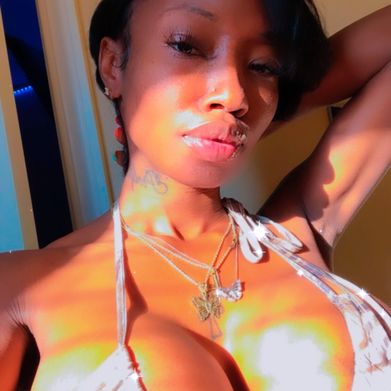 Petite mama (mizzbutterfly3) Header Photo Added 2024-08-22