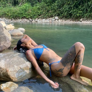 AnnieKatie (anniekatie) Header Photo Added 2025-10-07