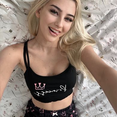 Mia🤍 (miamonnroe) Profile Photo Added 2025-03-29