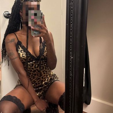 Sapphire V (sapphire.thevixen) OnlyFans Profile Image