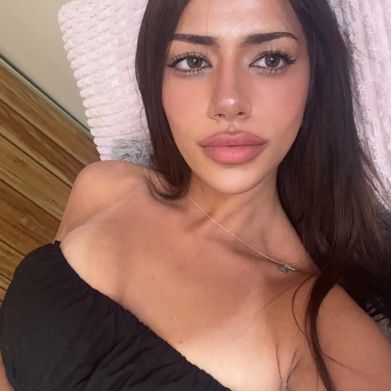 Julia Brooks (juliaabrooks) Profile Photo Added 2025-05-20