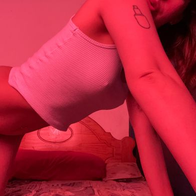 Julie 🍒🦋 (juliewhitee) Header Photo Added 2025-07-30