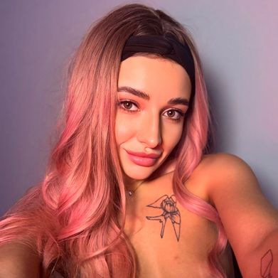 Roxana Rose (rose_roxana) Profile Photo Added 2025-09-24