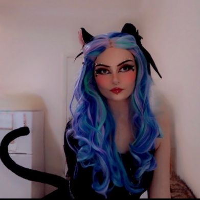 Roxie (roxiehart18) Header Photo Added 2024-09-13