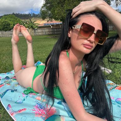 🌴Becca (New Account) Removed Photo on 2025-05-25