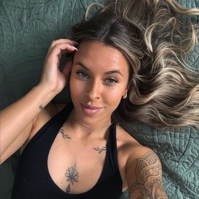 OnlyFans Model Manon (manoncqr) Profile Image