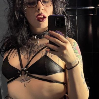 whateva (victoria.margetti) Header Photo Added 2025-09-29