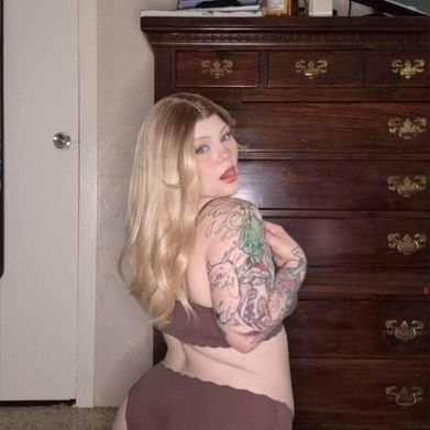 Holly (sillylilchub) OnlyFans Profile Image