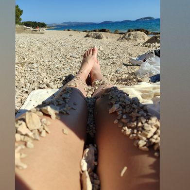 Feet and Knees (feet8knees) Header Photo Added 2025-07-10