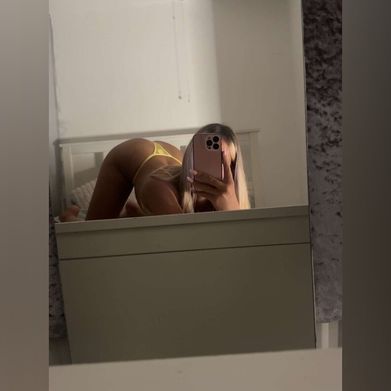 Angel Rose (angelroseexx) Header Photo Added 2025-12-02