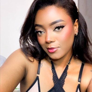 OnlyFans Model Melanie Brown (melanie_brownn) Profile Image