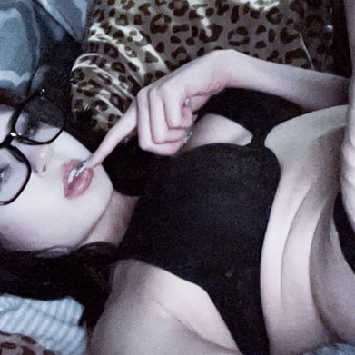 Reni (renren_6900) Header Photo Added 2025-06-22