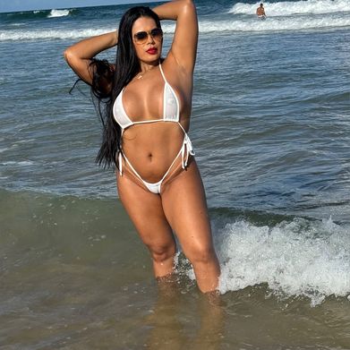 Krissia Figueiredo (krisshotwife) Profile Image