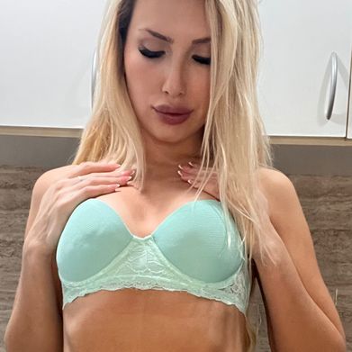 Lucy (lucianax) Profile Photo Added 2024-07-02