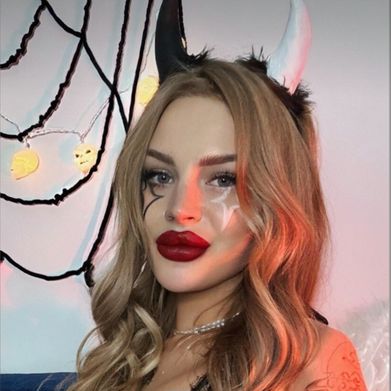 𝐇𝐨𝐧𝐞𝐲 👛 𝐏𝐢𝐞 (honney_pie) Profile Photo Added 2024-10-27