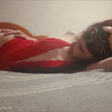 Noni (noniok) Header Photo Added 2025-09-07