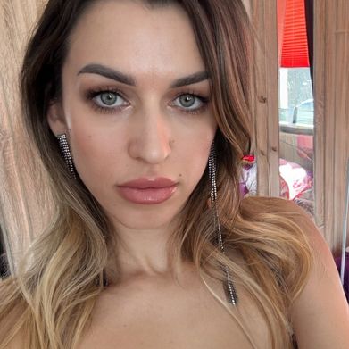 Vicky White (vickywhite_x) Profile Photo Added 2025-04-11