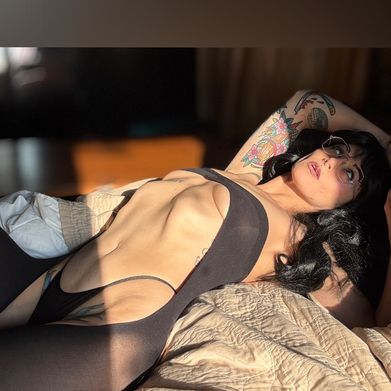 A Fiend Made Flesh 🖤 (cryptidgirlfiend) Header Photo Added 2025-08-17