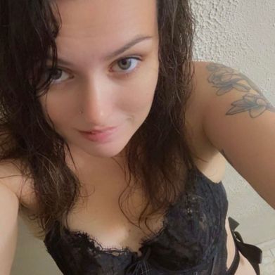 Kaylee (kaylee111418) Header Photo Added 2025-08-22