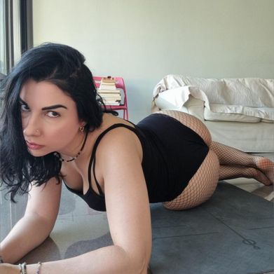 Mikaela (mikaelasweets) Header Photo Added 2025-08-04