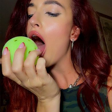 Baseline Baddie 🥒🎾 (baselinebaddie) Header Photo Added 2025-09-21