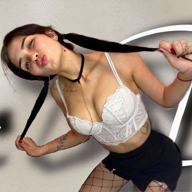 Emma 💞 (youremmadesire) Header Photo Added 2025-10-31