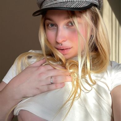 Devia Levias (devialevias) Profile Photo Added 2025-02-12