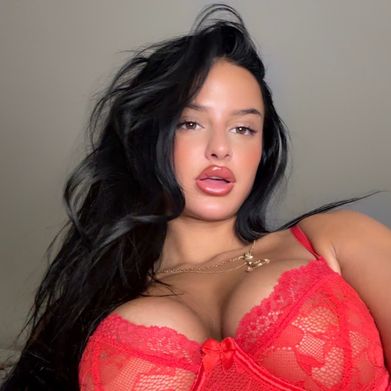 OnlyFans Model Julie Bacha (julie.bacha) Profile Image