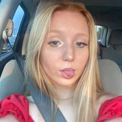 EmmaMae (emmamaeeee) OnlyFans Profile Image