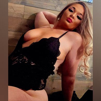 OnlyFans Model Juicy Julie (juicyjulie985) Profile Image