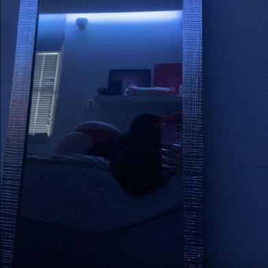 Crimsyn (crimsynn) Header Photo Added 2025-09-22